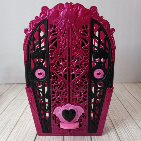 Mattel Other - Monster High Draculaura Wardrobe Closet